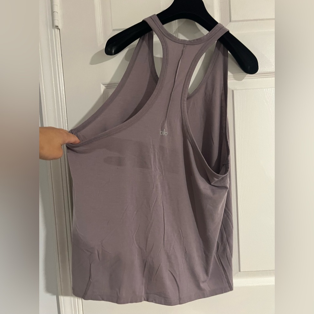 Alo Yoga Women's Motion Tank in Lavender Smoke Dark Purple Size L EUC - Picture 6 of 10